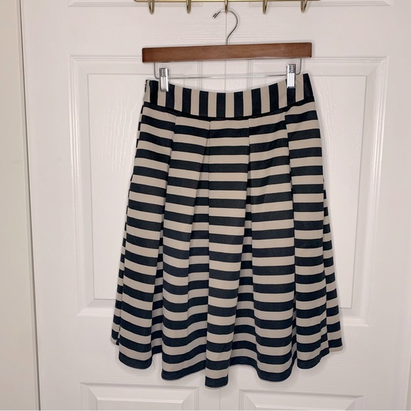 Knee length striped pleated skirt - Picture 1 of 6